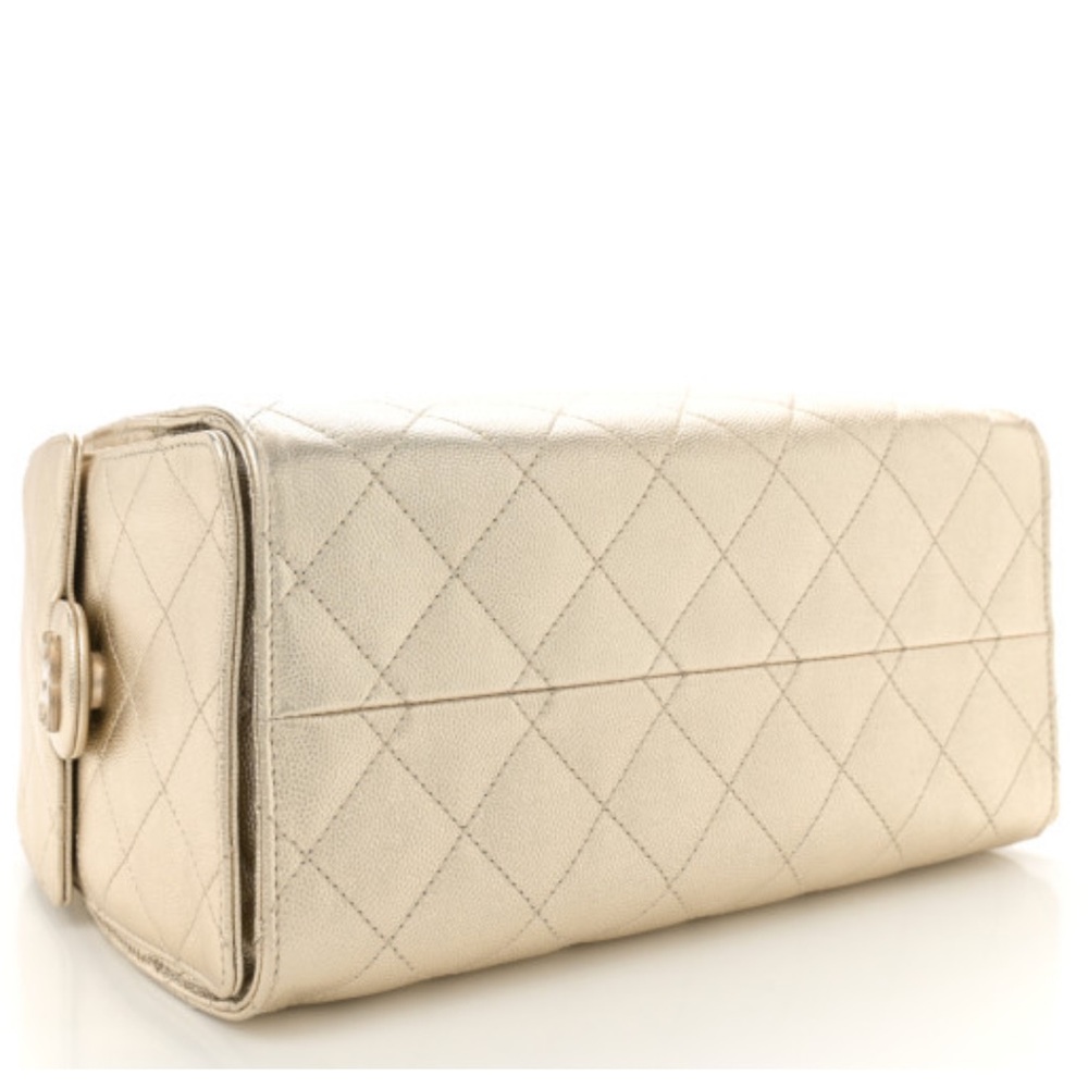 CHANEL
Metallic Caviar Quilted Small
Chanel 25 Hobo Gold - Picture 3 of 10